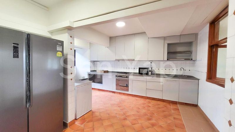 3 Bed Walk-up Apartment (Condo) for Rent in  Chancery Court - Image 8